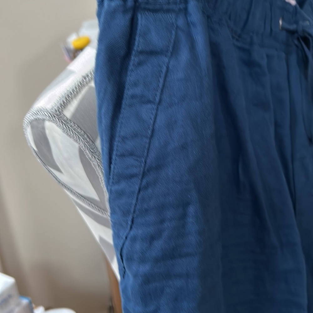 Navy 100% linen woman’s slacks . Dress or casual you choose!!’